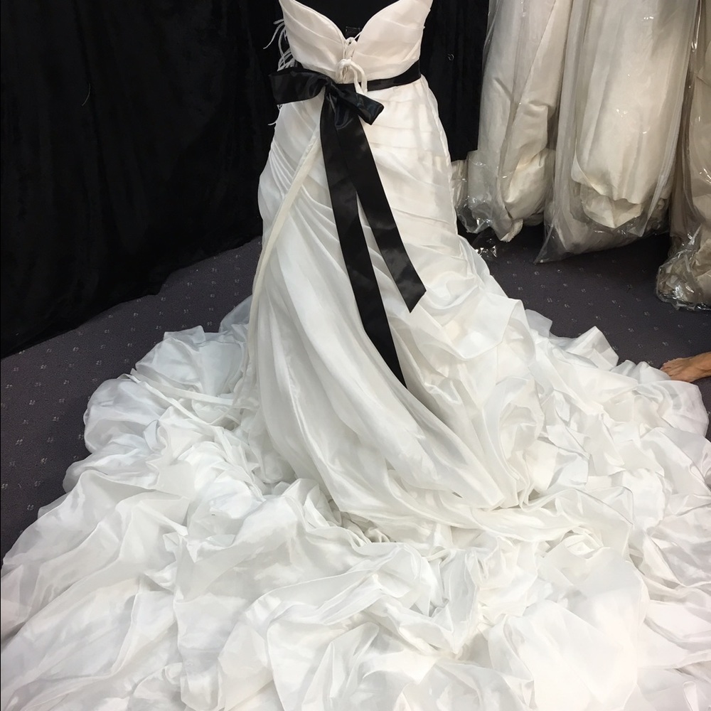 Taffida Wedding Gown - Picture 3 of 5